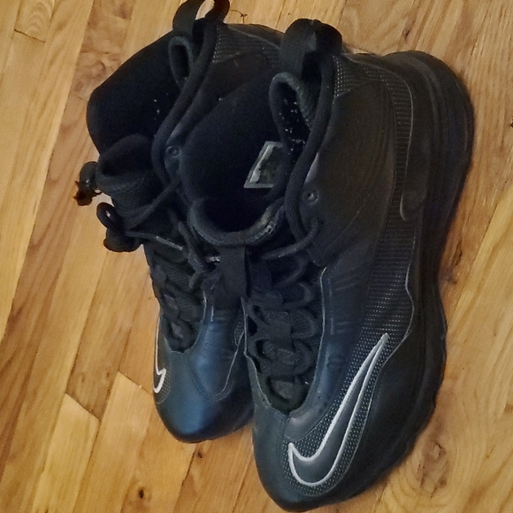 Sneakers - Picture 2 of 5